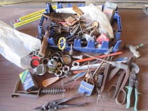 lot 142 image: Snips, water valve, hack saw blades...