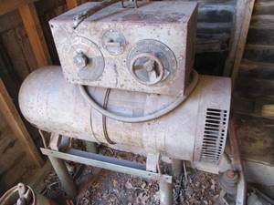 lot 146 image: Vintage Lincoln Welder (has cord ne...