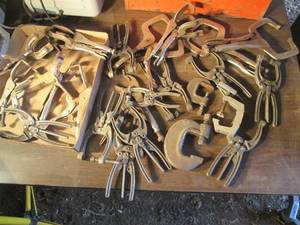 lot 156 image: Box full of mostly welding clamps (...