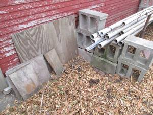 lot 253 image: Several Large cinder blocks 15.5...