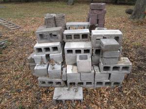 lot 255 image: Large pile of various cinder blocks...