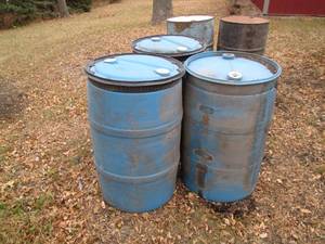 lot 257 image: 3 plastic barrels with lids and plu...