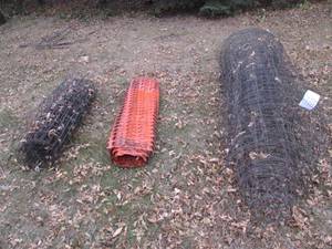 lot 259 image: 2 rolls of garden fencing and 1 rol...