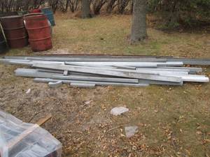 lot 260 image: Old steel gutter system and roof pe...