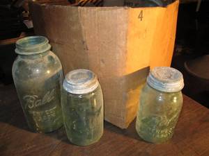 lot 185 image: Box of medium and large Ball jars, ...