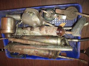 lot 198 image: 6 smaller vintage oil cans and 4 gr...