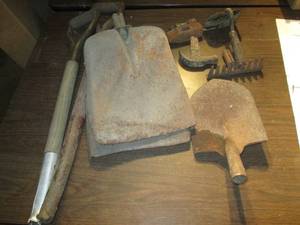 lot 215 image: 3 shovel heads, 2 shovel handles (d...
