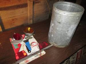 lot 303 image: Can full of misc automotive lights,...
