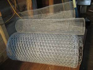 lot 309 image: Lot of chicken wire fencing...