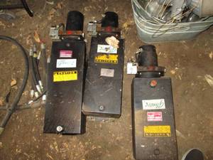 lot 310 image: 3 Hydraulic pumps and some Hydrauli...