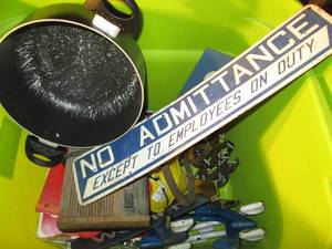 lot 318 image: Tote with multiple workplace signs,...