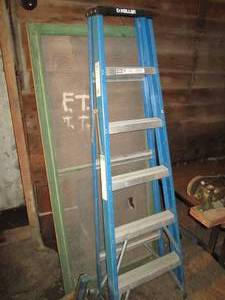 lot 319 image: Keller 6ft Fiberglass ladder...