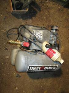 lot 320 image: Iron Horse portable air compressor...