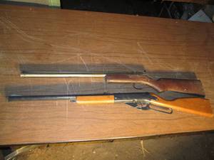 lot 338 image: Daisy BB gun (works) and Vintage Be...