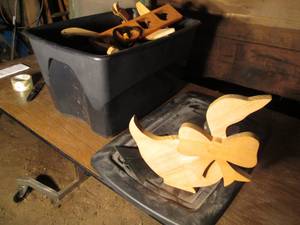 lot 343 image: Tote full of crafty wood pieces (se...