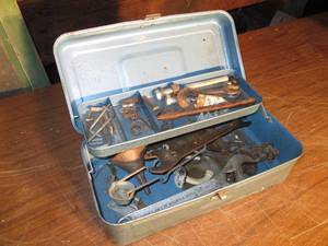 lot 345 image: Small metal toolbox with wrenches, ...