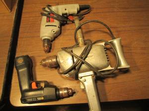 lot 367 image: Skil electric drill, black and Deck...