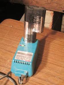 lot 370 image: Makita fast charger wbattery (appe...