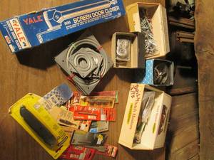 lot 386 image: Vintage cigar boxes full of Assorte...