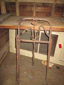 lot 409 image: Vintage operational iron hay harpoo...