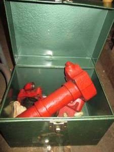 lot 411 image: Metal stool and box with Hydraulic ...