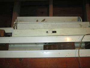 lot 418 image: 5 Fluorescent light fixtures 3 36...