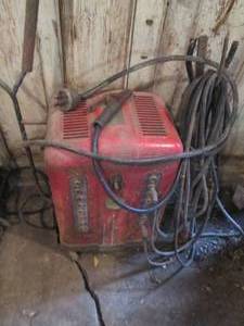 lot 12 image: Marquette A.C. arc Welder on wheels...