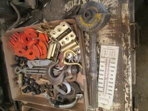 lot 23 image: Box with small pulley wheels, bolts...