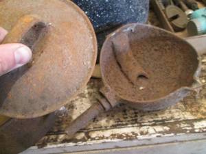 lot 25 image: Camping cookware and washing pan (s...