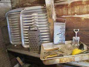 lot 26 image: Kitchenware including cheese grater...