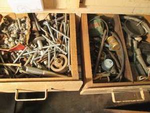 lot 44 image: Contents of 2 drawers including nut...
