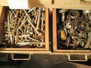 lot 45 image: Contents of 2 drawers including nut...