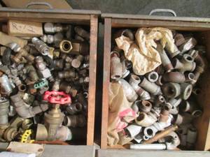 lot 57 image: Contents of 2 drawers including pip...