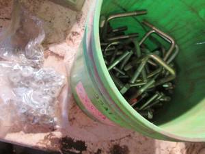 lot 98 image: Pail with nuts, bolts and U-bolts (...