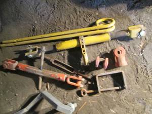lot 127 image: 3-point ratchet jacks and accessori...
