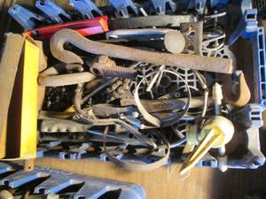 lot 129 image: Crate with clamps, chain, sprinkler...