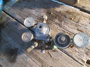 lot 527 image: Pulmonary ventilator-cylinder and r...