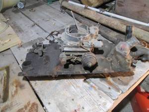 lot 530 image: Head and carburetor for 8 cylinder...