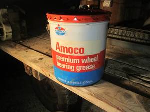lot 563 image: 35 lb Amoco premium wheel bearing g...