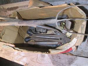 lot 568 image: Pitchfork and hoe both have broken ...