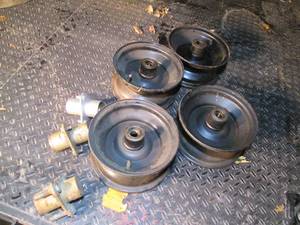 lot 579 image: Set of 9 steel rims...