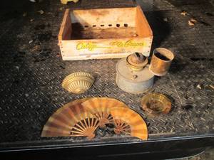 lot 582 image: Wood grape box with decor pieces, g...