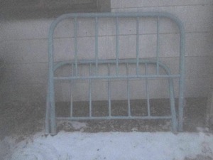 lot 293 image: Metal headboard and footboard on wh...