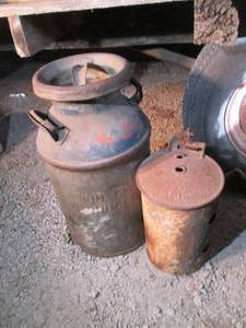 lot 598 image: Vintage milk can w lid and vintage...