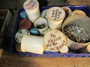 lot 652 image: Crate misc hardware...