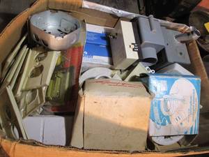 lot 625 image: Box with electric boxes, switches, ...