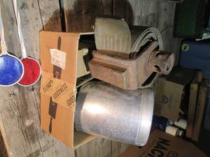 lot 609 image: Box with misc hardware, 2 driveway ...