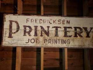 lot 433 image: Fredricksen Printery wood sign 61.5...