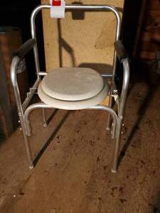 lot 435 image: Commode chair...