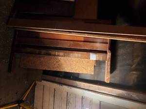 lot 445 image: Wood bedframe w head and foot boar...